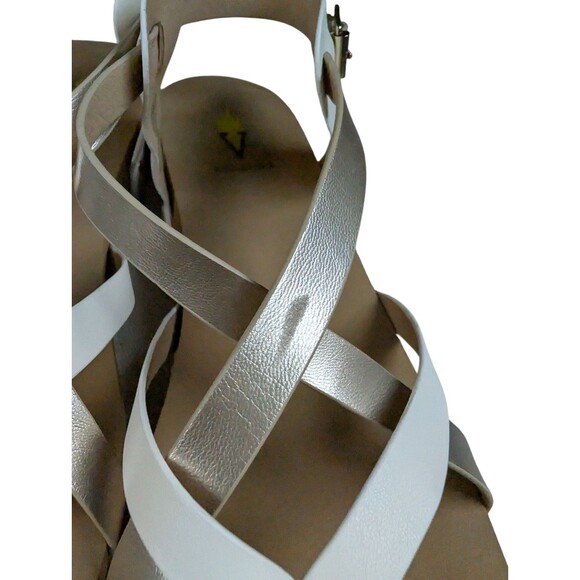 Volatile Women's Engie Multi Strap Thong Sandal Platinum Size 10 - Picture 6 of 6